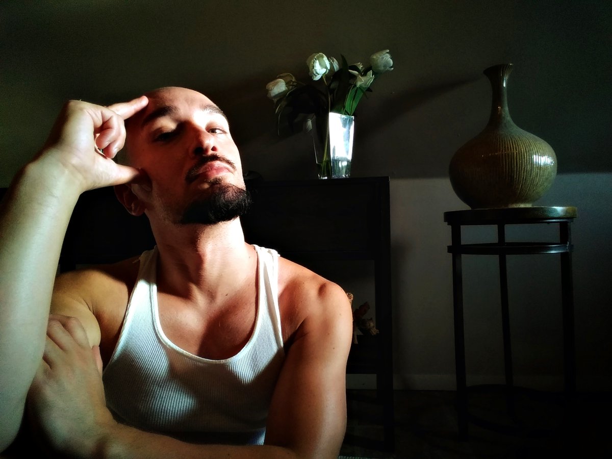 SortaRican216's tweet photo. Thank God it's Friday... ๐๐๐ #GoodMorning #TGIF #MorningWorkout #IHateCrunches #SortaRican216 https://t.co/VuQWuTy7Yd