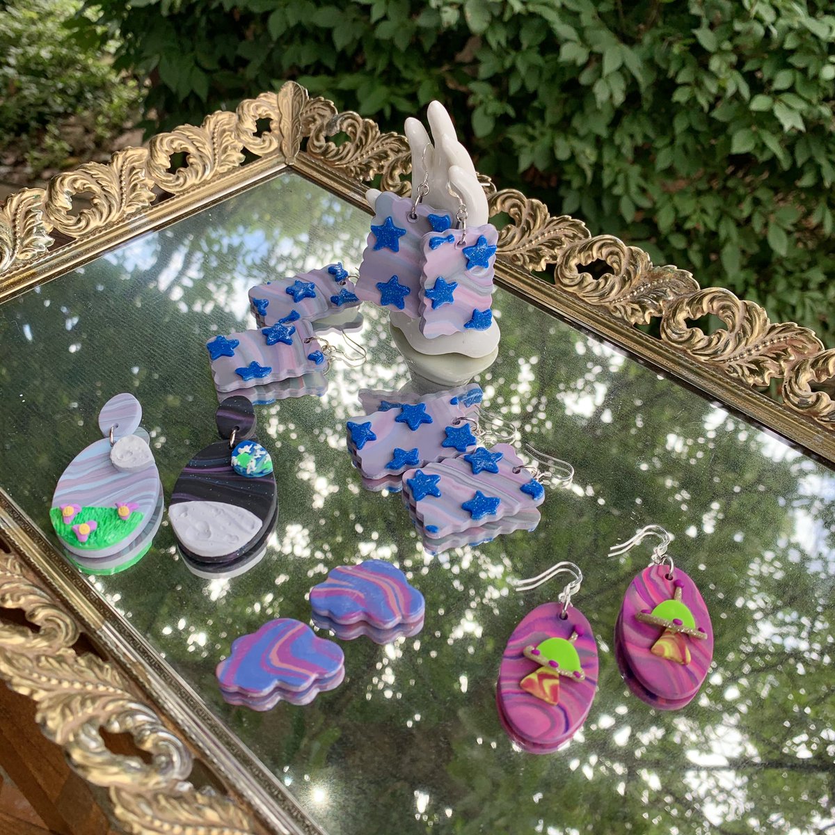 shopgeminidaze's tweet photo. Hi I’m Sabrina, I’m a polymer clay artist 🌼 I have lots of one of a kind earrings in my shop! I have an update coming on the 26th! https://t.co/KjO4UMI0AU https://t.co/KeXqjow2BR