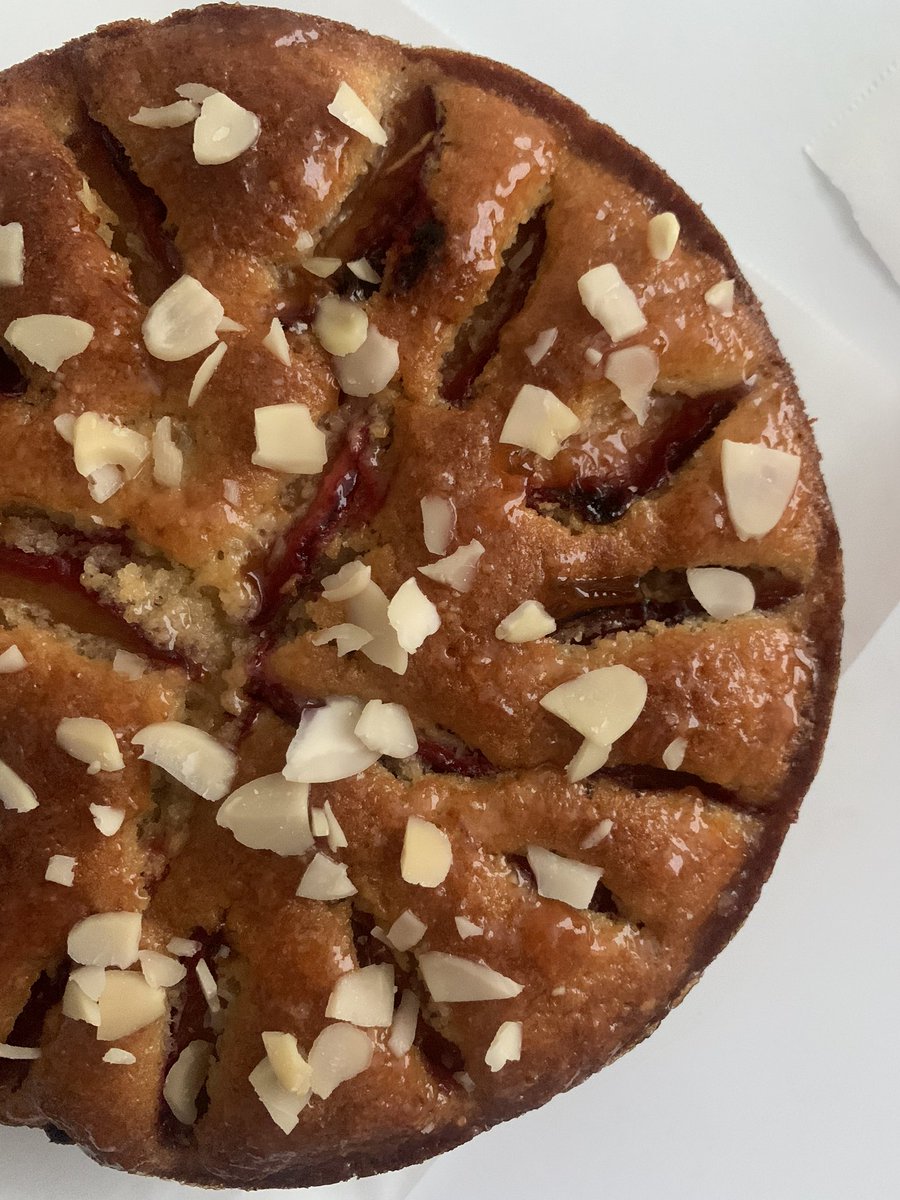 Wet Fridays need cake! My bakes available this weekend at Freds in Worcester and also the Grub Hut at Broomfields <a href="/PhilipSerrell/">Philip Serrell</a>