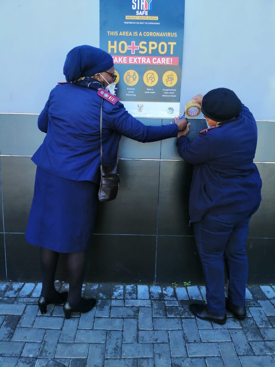 GCIS_ECape's tweet image. GCIS with @COVID_19_ZA and @SAPoliceService also mounted Covid-19 posters at Motherwell Spar to raise more awareness
@GovernmentZA @GCISMedia @ECogta
#COVID19SA #level2lockdown