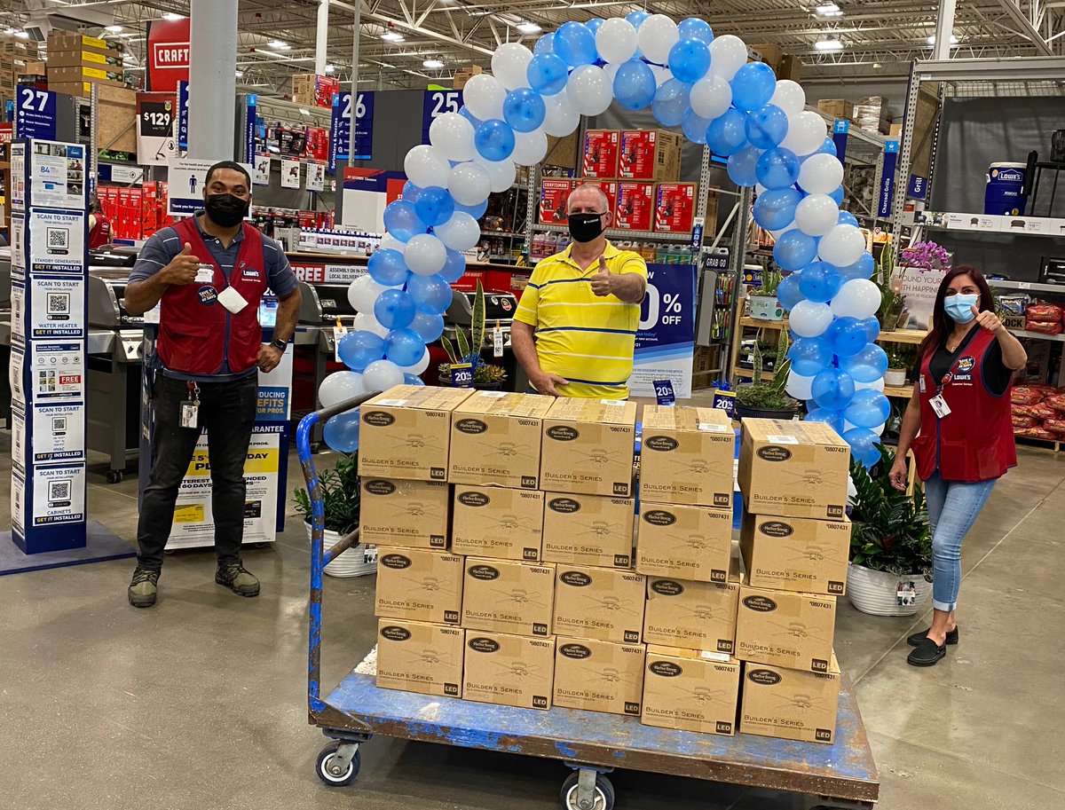 Carwin_Lowes's tweet photo. Always a great feeling to be able to help our communities when the opportunities arises. @Rick623lowes @toddwingard1373 @TweetUsR30 https://t.co/epa73uT6D4