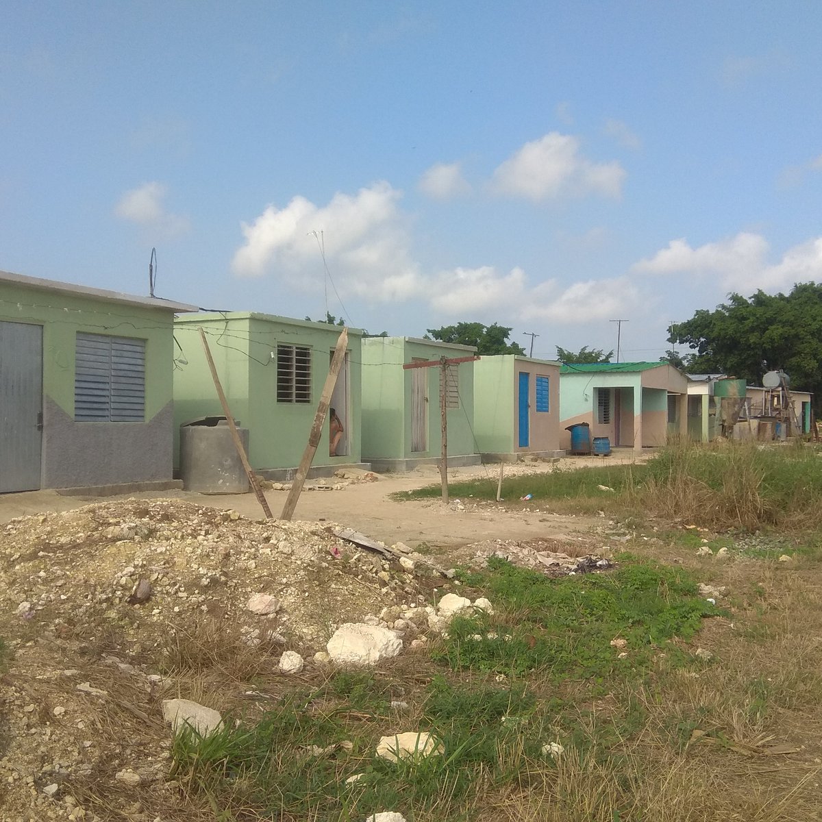 DmpfCiro's tweet photo. Seguimos avanzando en la Construcción de las viviendas en las Areas de Nuevo Desarrollo https://t.co/N3oPZmSYb4