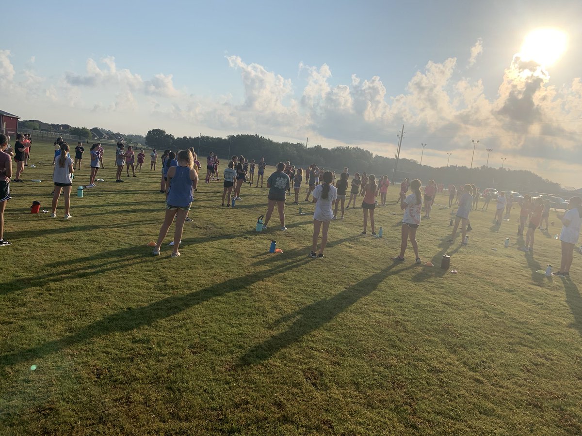 ForkEmUp's tweet image. 120 plus kids for volleyball and and 130 plus kids for football! Let’s go WOODCreek! Our time is now! @WoodCreekJrHigh #allin #noinbetween