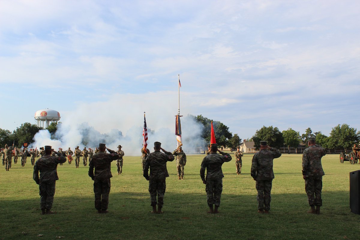 6_fires's tweet photo. Welcome to COL(P) Brooks (FA CMDT/DCG), COL Harrison (ADA CMDT/DCO), COL Overby (COS), CSM McMurdy (FA CSM), and CSM Gray (ADA CSM)!

FF#49 This is my Squad!

Fires Strong!

- Fires 6

@TRADOC @FORSCOM @OfficialFtSill @USACIMT @TradocDCG @PaulFunk2 @USArmy @SecArmy @7Fires3 https://t.co/BfAScwmnHR