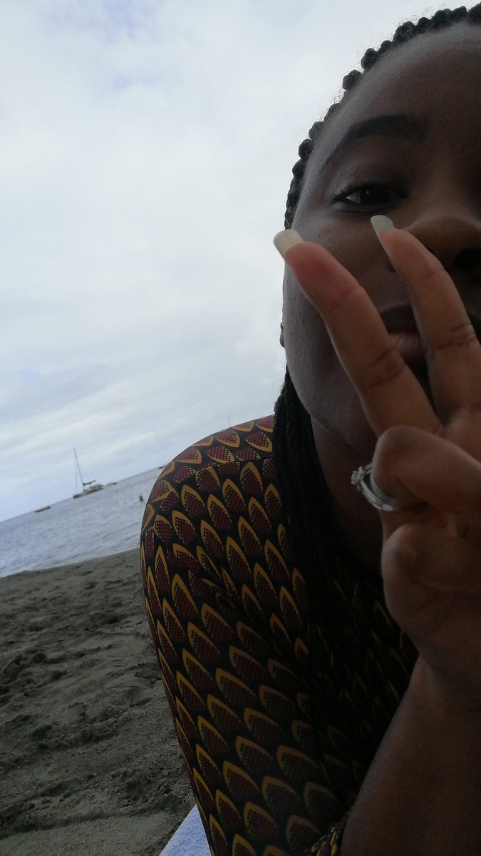 Keiirra0407's tweet photo. Sinon bonjour et bon vendredi à tous je tweet depuis #malendure en @ilesGuadeloupe buh-bye! https://t.co/hXXqh9vuf9