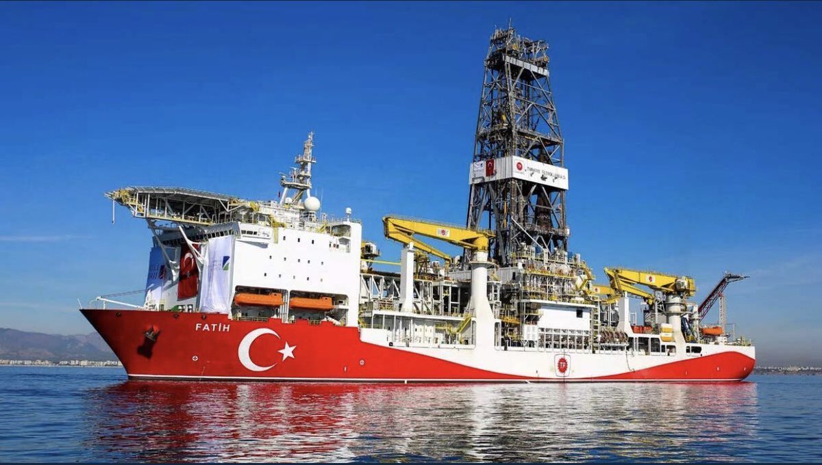 EmdOrgTr's tweet photo. Karadeniz’de Sakarya Gaz Sahasında bulunan Tuna-1 Kuyusunda yapılan sondaj işlemleri sonucunda 320 milyar metreküp doğalgaz keşfedildi. Ülkemize hayırlı olsun. https://t.co/cc3JqNDtB1
