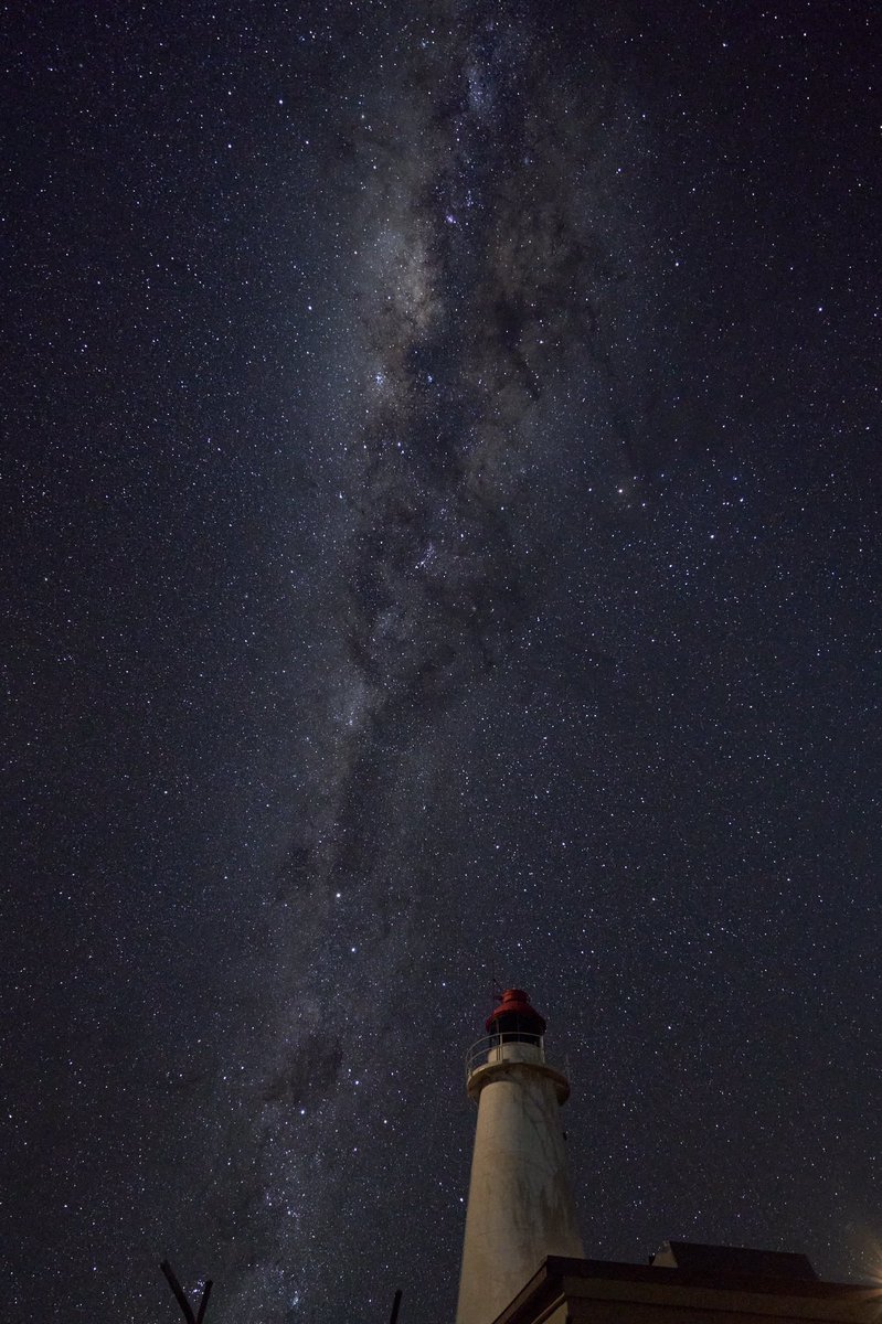 灯台の下から銀河を眺める
instagram.com/p/CEJyaTbpAl8/…
#ladyelliotisland 
#銀河