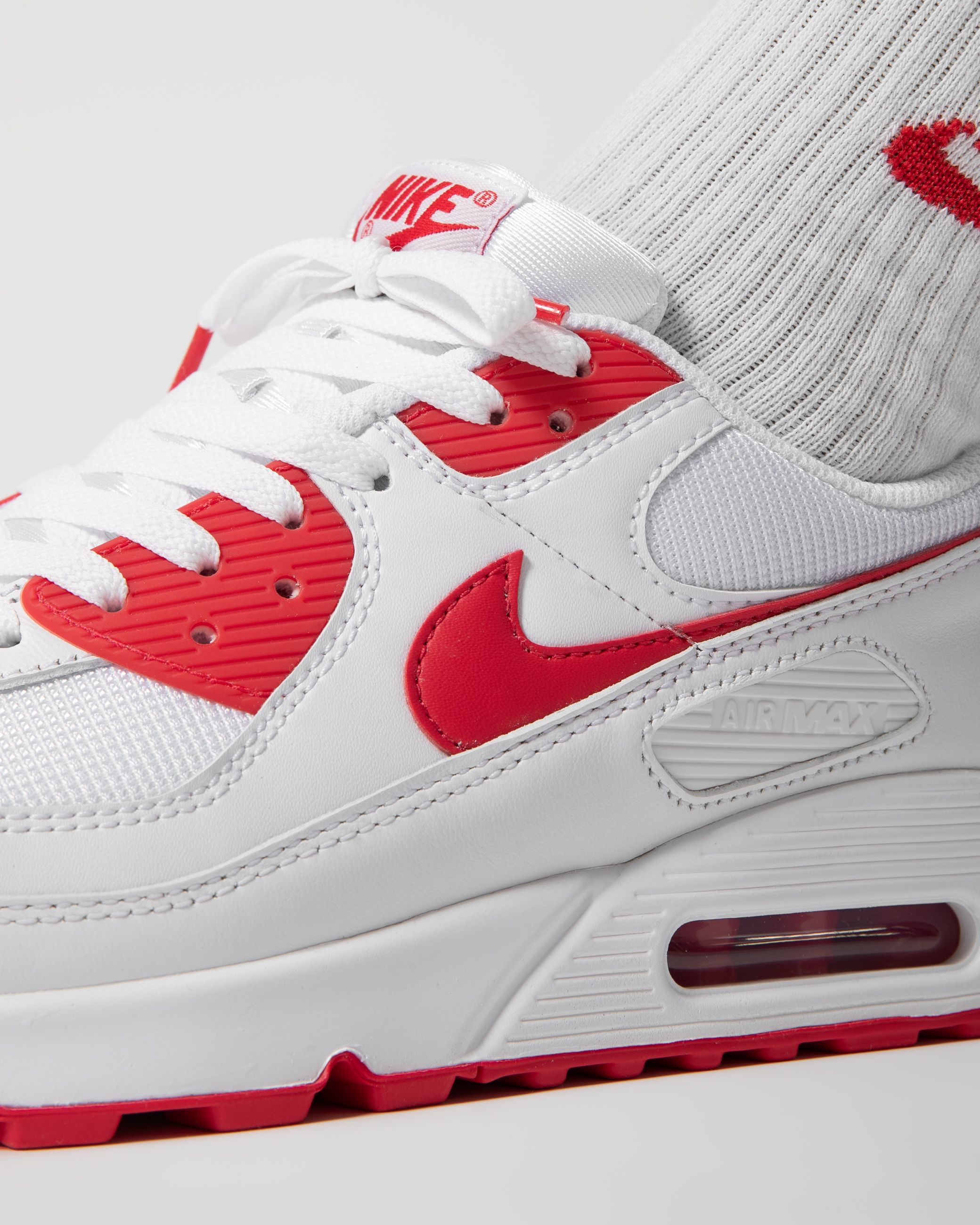 Nike air max 90 white hyper red hotsell