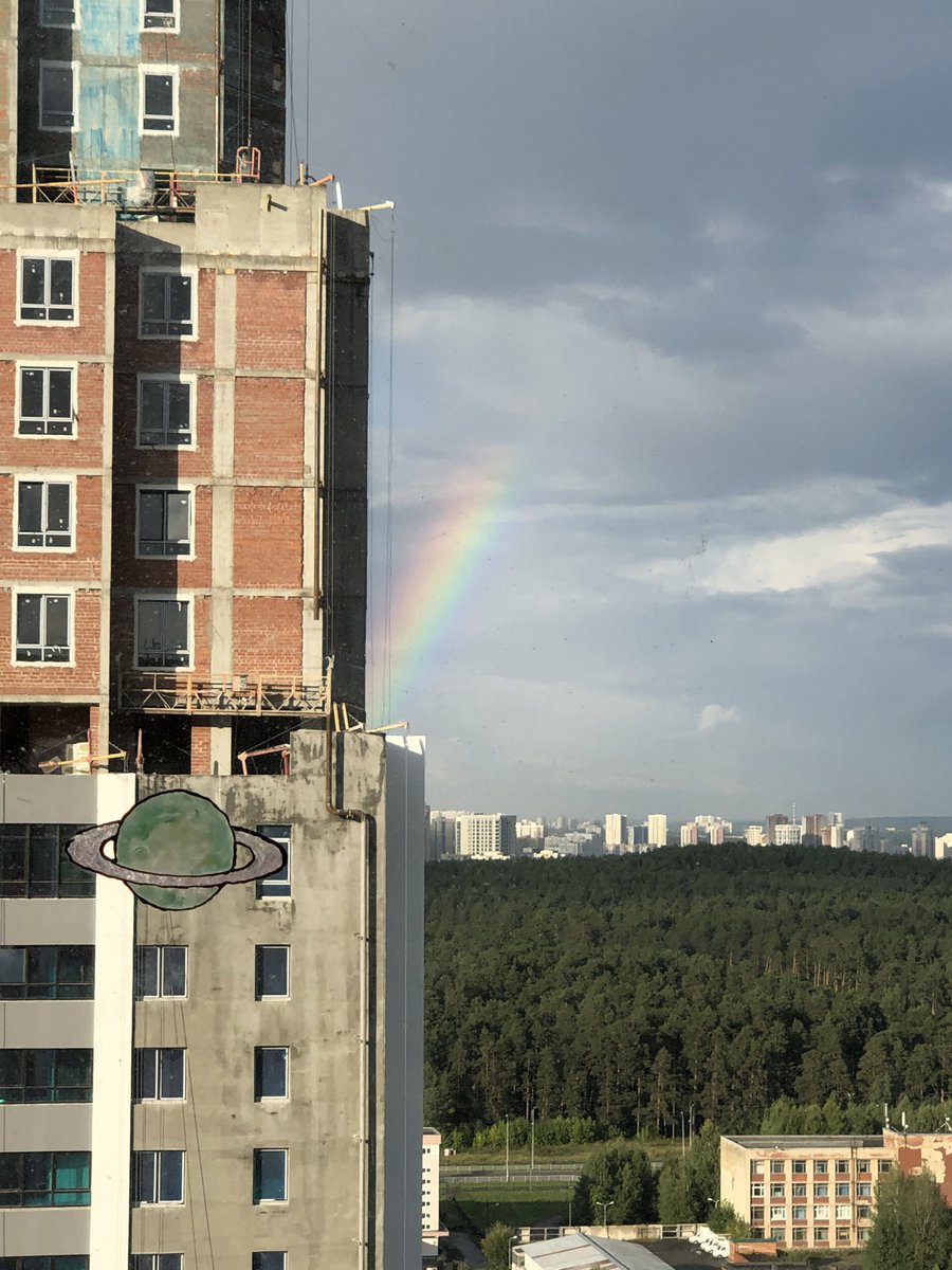 Блин, ребзя, че делать 
Посмотрела на радугу и поменяла ориентацию, теперь только девочки нравятся 
Я даже и не знала, что это реально работает