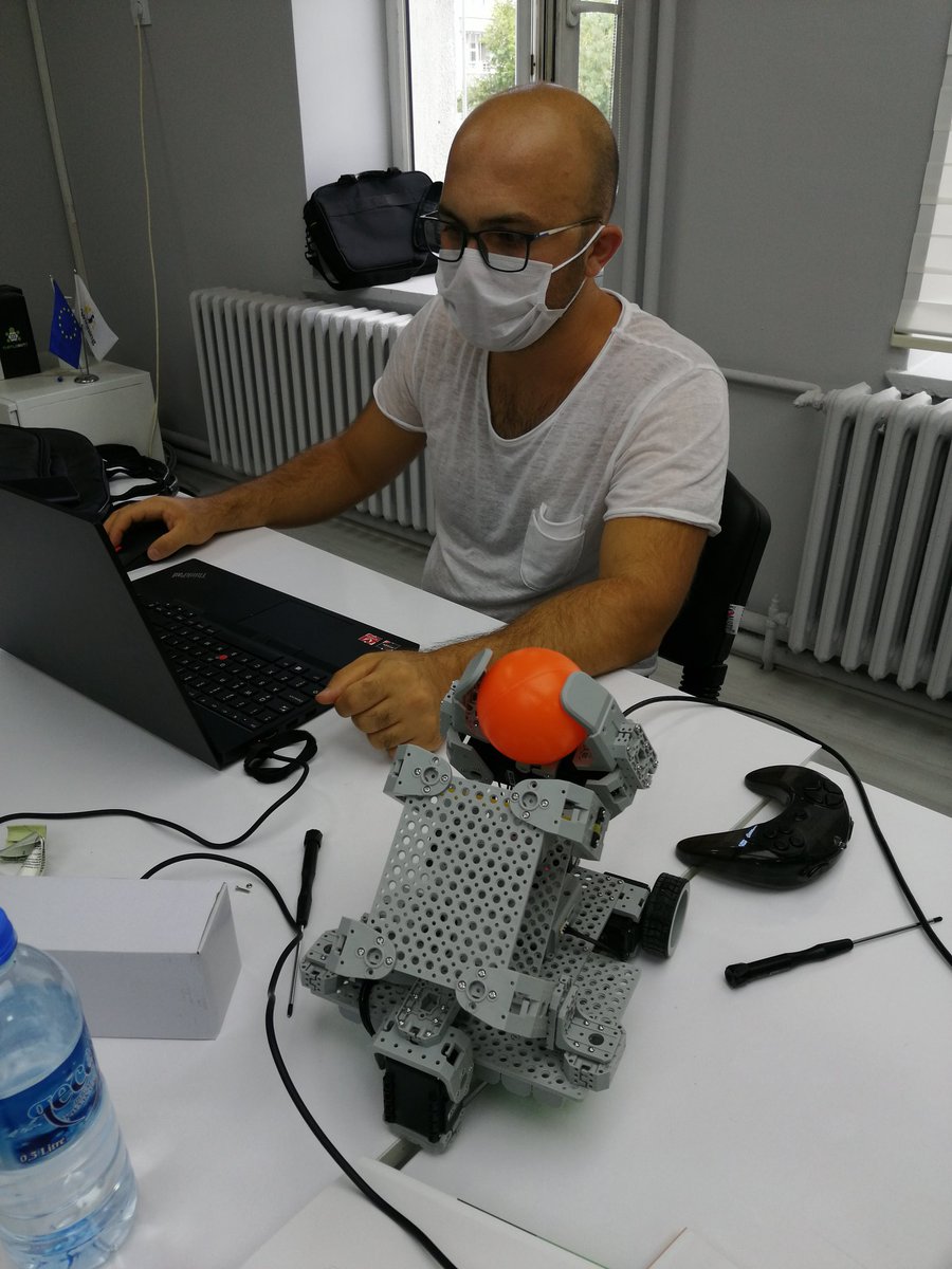 inamli's tweet image. ROBOTIS STEM serisi robotlarla top fırlatan robotların montajını yapan katılımcılar Dynamixel akıllı servo motorlarla kodlamayı öğrendiler. #robotis #robotsepeti #zaferkatr33 #yenep #kendinyap #afyonilmem
