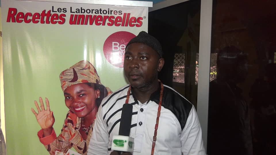 RecettesUHealth's tweet image. Ce Lundi à Kakè carrefour, sur la nationale nº 5 à 20 km de Bonabéri, s’est déroulée la cérémonie
de présentation des locaux du Département de la Recherche des Laboratoires Recettes Universelles au
Sous préfet de l’arrondissement de Bonaléa, en présence de son état major...