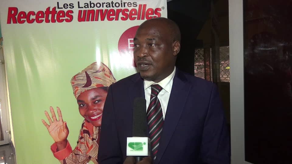 RecettesUHealth's tweet image. Ce Lundi à Kakè carrefour, sur la nationale nº 5 à 20 km de Bonabéri, s’est déroulée la cérémonie
de présentation des locaux du Département de la Recherche des Laboratoires Recettes Universelles au
Sous préfet de l’arrondissement de Bonaléa, en présence de son état major...