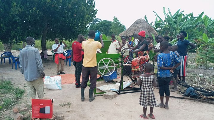 newvisionwire's tweet photo. Farmers to have clean produce

Makerere University recently developed a seed cleaner equipment to help small scale farmer groups and schools in rural areas improve the quality of their produce and lives.

READ: https://t.co/JrpJp2aFTq | #VisionUpdates https://t.co/f3jaxxP0d5