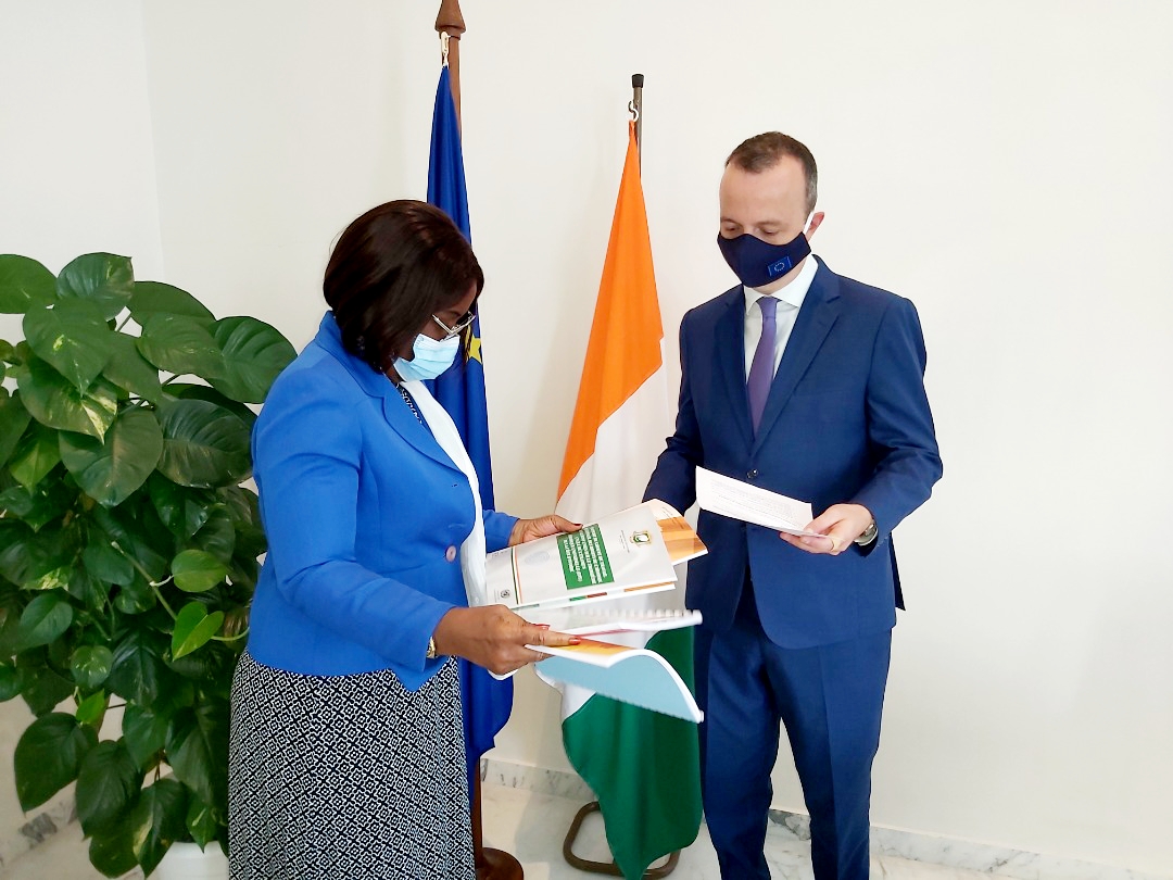 Rencontre, le 17 août 2020 avec Chef adj de la Délégation de l’UE en Cdi, M. Laurent d’ERSU. J’ai salué les bonnes dispositions de l’UE pour l’opérationnalisation du plan d’action « Paix et Sécurité » pour des élections libres, transparentes, apaisées au 31 octobre 2020. #sedhci