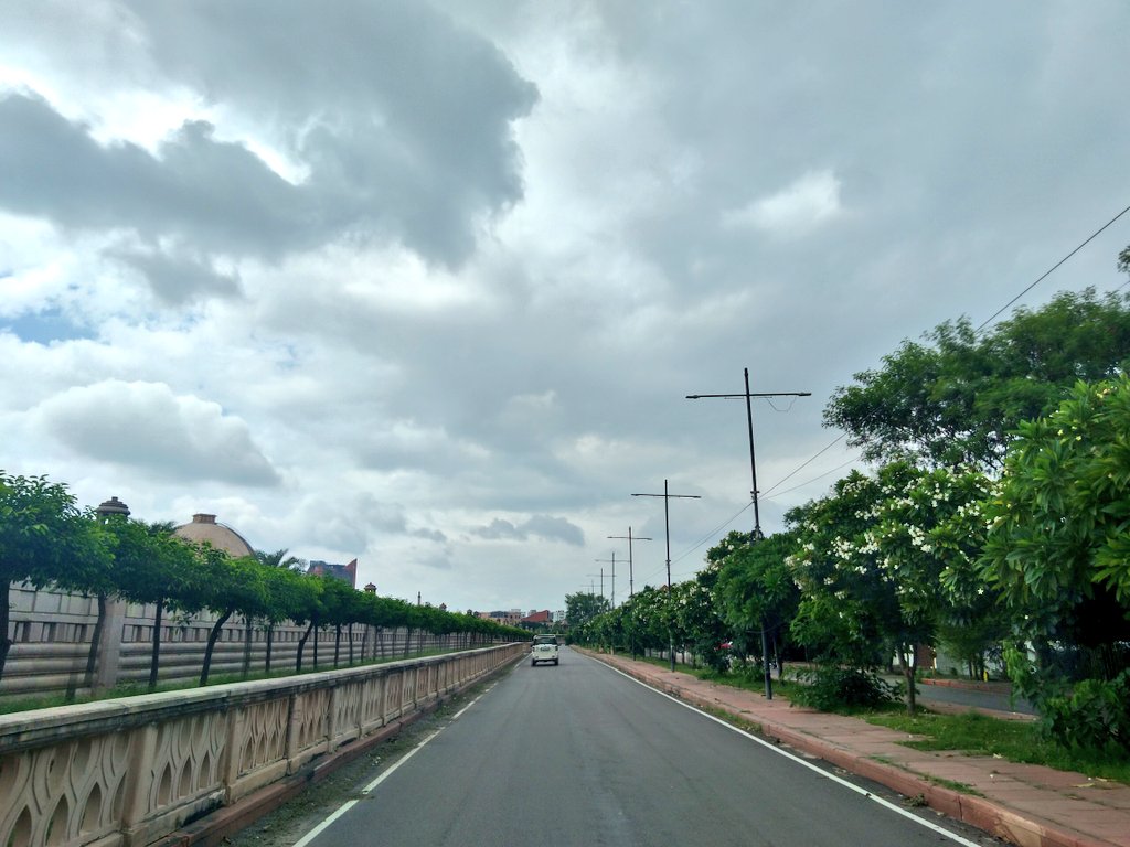 windvire's tweet photo. #Lucknow 🌀🌧️☘️ https://t.co/qP0QpljwiJ