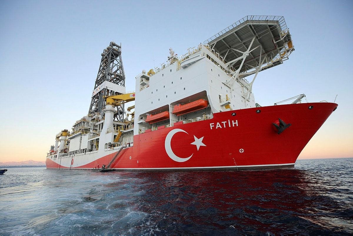 🇹🇷 Karadeniz'de, Fatih Gemisi'nin yaptığı sondaj çalışmaları neticesinde keşfedilen doğalgaz rezervinin ülkemize ve milletimize hayırlı olmasını dileriz.