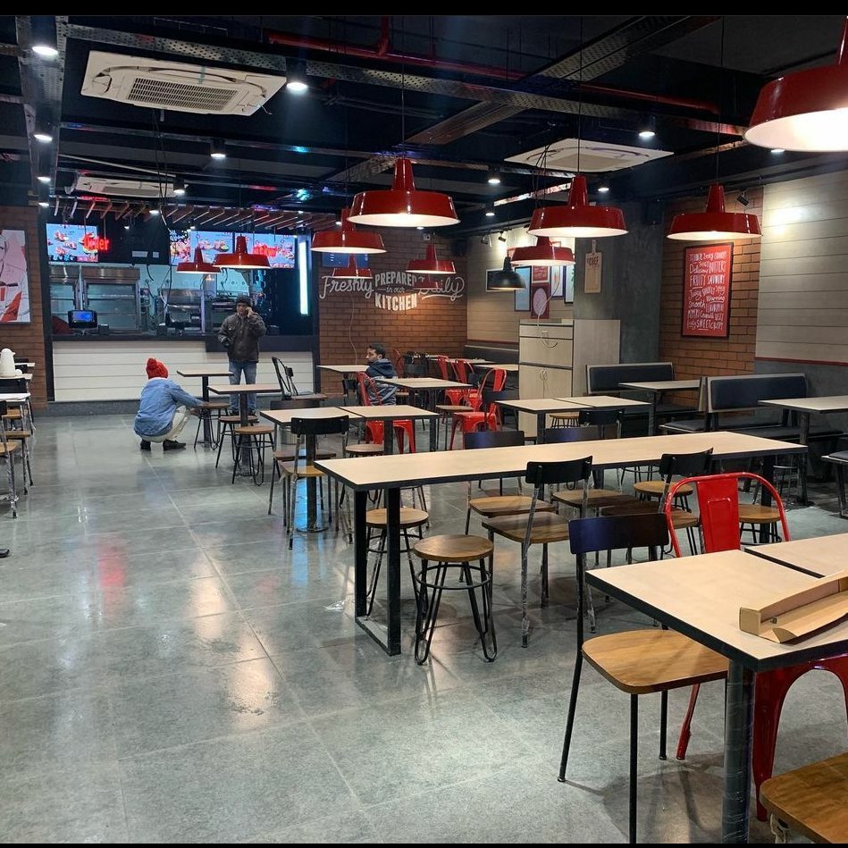 TheHangul_'s tweet photo. First Day of first ever @kfc outlet in Srinagar, Kashmir. 

People of Kashmir was waiting for KFC from last many years, finally dream of many come true.

This is beginning of #NayaKashmir , picture abbi baaki hai. https://t.co/f3PMRP4sSy