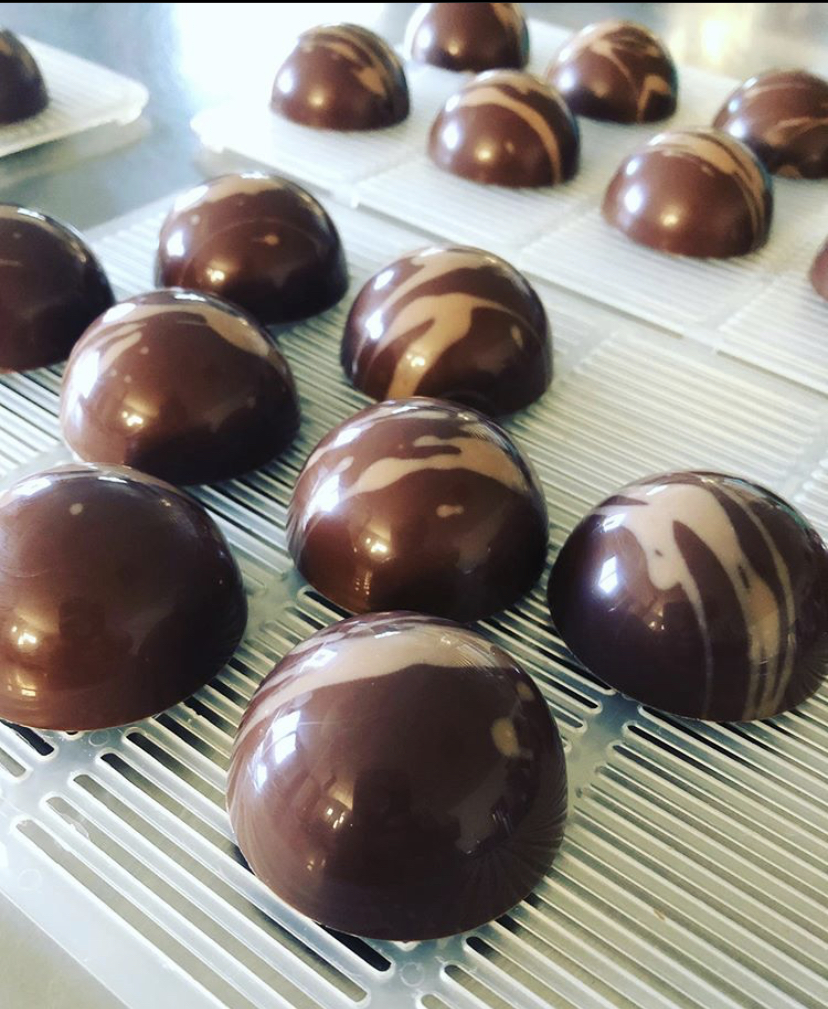 Look at how big our peanut butter truffles are. 😍 Made with all-natural organic peanut butter, sea salt, and extra-creamy Honduras milk chocolate 

#peanutbutterchocolate #gorebay #shoplocal #ontariofoodie