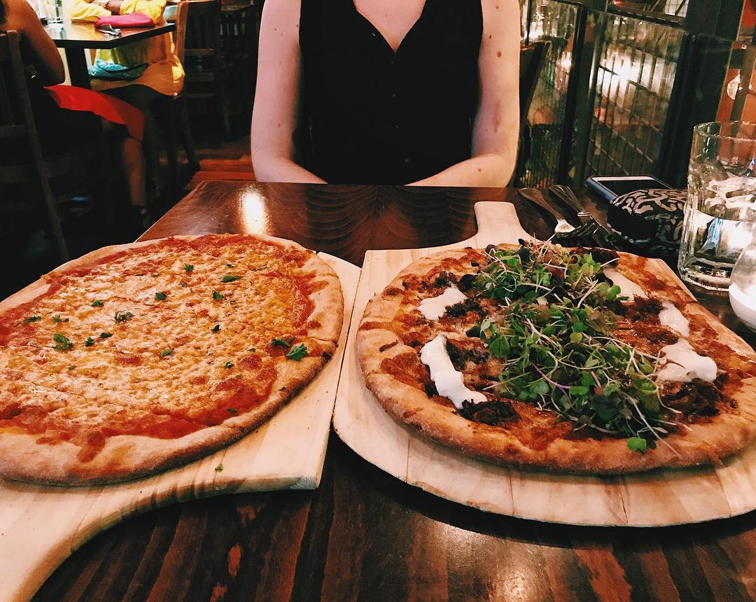 The_TomatoShack's tweet photo. Not that's what we call a hot date! π Try one of our gourmet pies or customize your own. π· @philadelphialifestyle
#couchtomatowc #westchester #westchestereats #westchesterlife #lifeinwestchester #couchtomato https://t.co/TOKfWD1uKm