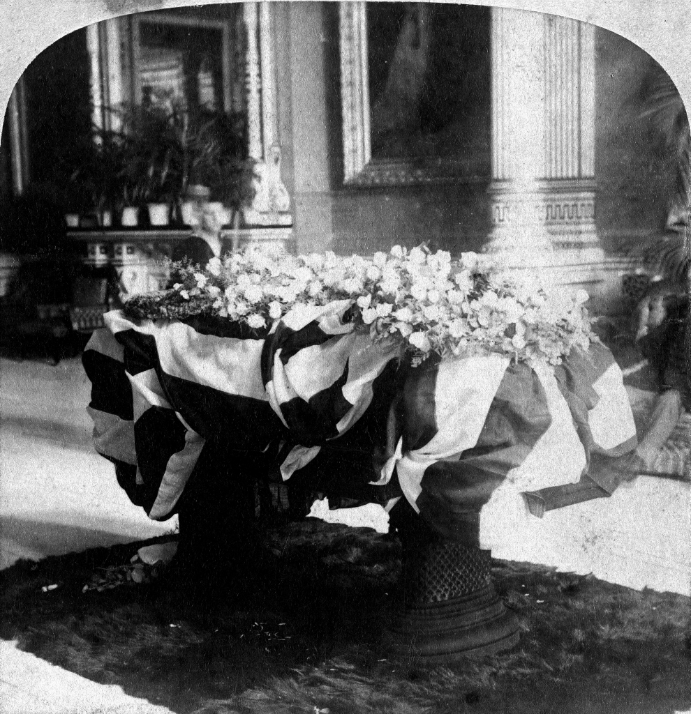 President William McKinley lies in state in the East Room in September 1901 in this stereograph. McKinley was assassinated while attending the Buffalo Pan-American Exhibition and died on September 14th. 4/8Image: White House Collection