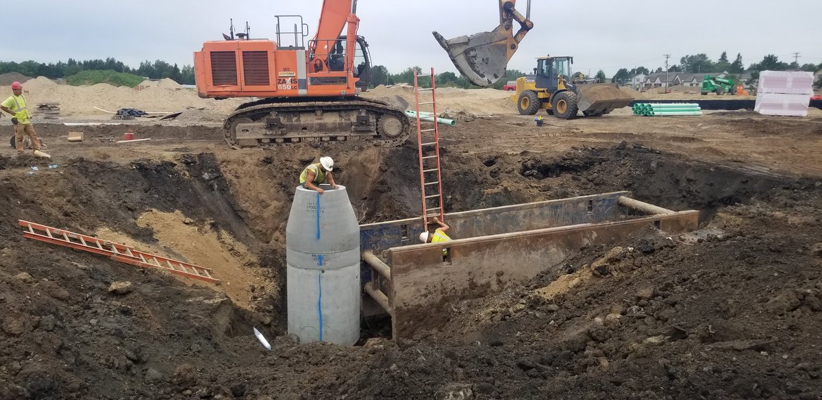 VRecreation's tweet photo. MECC Construction
We had another productive week this week pouring 305 feet of footings and 364 feet of walls The Sanitary manhole and our water main tie in were made and sidewalk curb and gutter were replaced they will install the base course of asphalt next ahead of schedule! https://t.co/SHGpnh8gJh