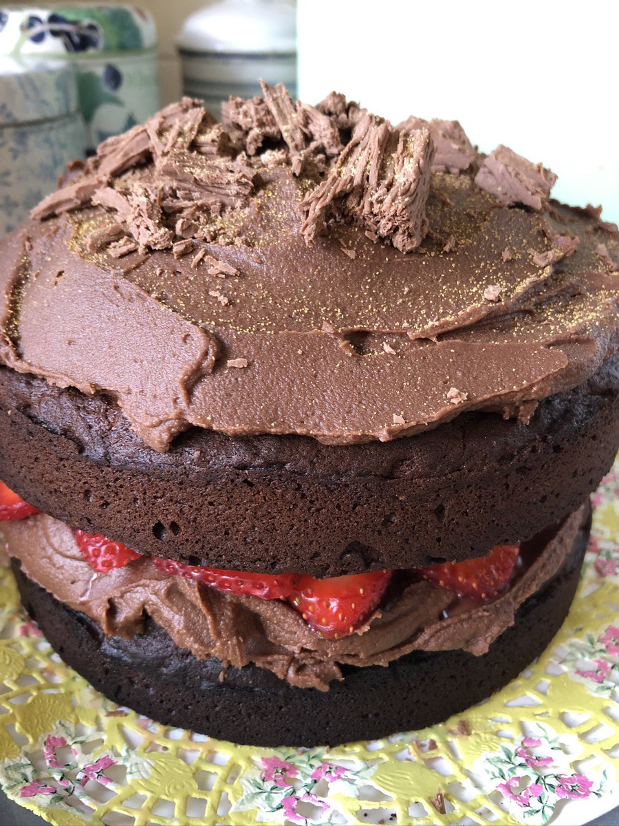 SarahKWallace's tweet photo. It’s been a surreal long summer. Scorching days. Revival of picnics (throw back to 70s childhood). Biking. Home-baking. WFH. Isle of Wight. 

Feels sort of normal now ... but not quite. 

I’ve found it best not to read much news. No clarity and no answers.  

#wfh #wellbeing #law https://t.co/7xZRCEXz1l