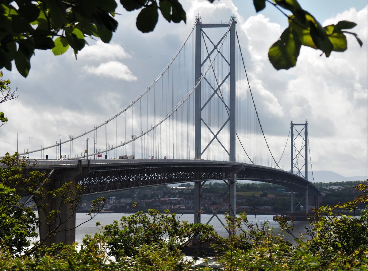 StephenAHenry's tweet photo. The new and the old #ForthRoadBridges #Edinburgh https://t.co/eXaWlnasFY