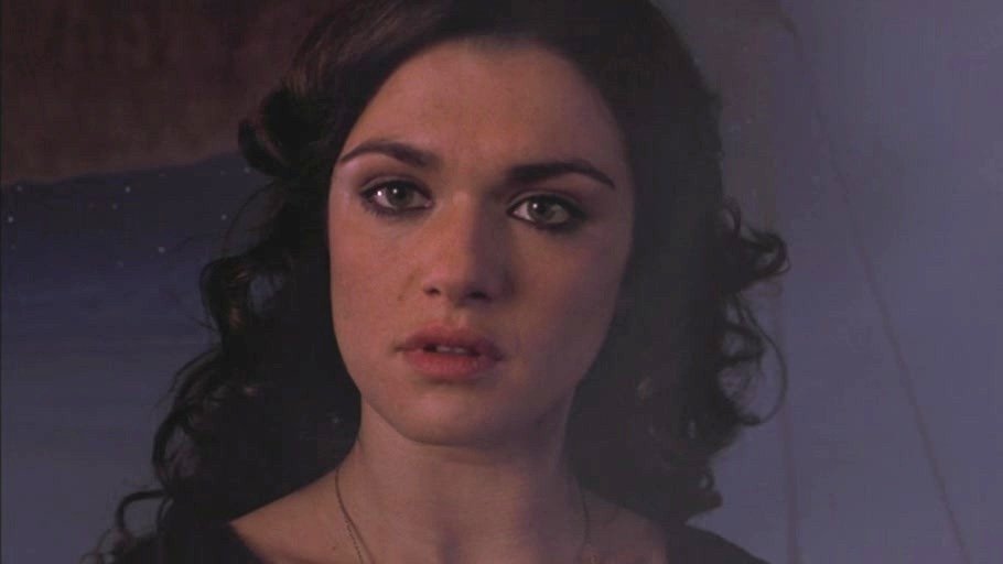  #StarWars/ #theMummyEvie/Rey sees a different version of herself.Evie sees her past life.Rey sees her possible future. #DaisyRidley  #RachelWeisz