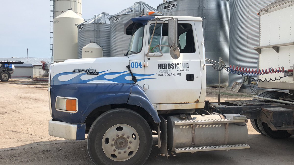 Anyone in #agtwitter land around MB know of any nice semi trucks for sale? Something around 500hp, prefer day cab. Know there’s always some parked on driveways... need some help finding the right one. Time to put the old ford out to pasture #westcdnag #mbag