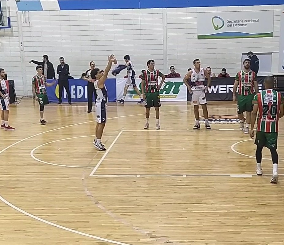 sayago1923's tweet photo. Como explicarles lo que se vió hoy por la noche en el #cefubb 🙃
Complicados, casi todos los muchachos, con la falta de @german_silvarrey9 que para los pibes es dios, aún más difícil .-
1/4
Muy malo lo de todo el equipo, @colonfcbasket nos marco muy bien
Sigue... https://t.co/a3yDAKdQgq