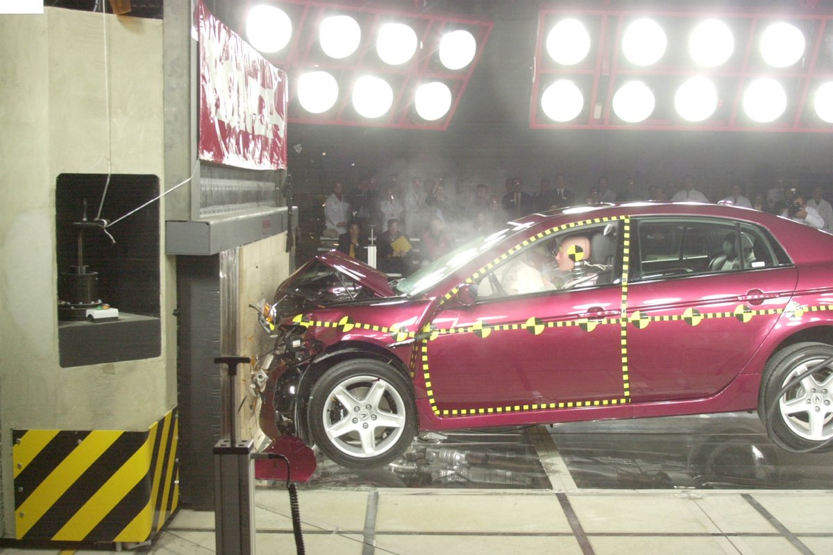 HondaInAmerica's tweet photo. Honda invested $30M to establish our Advanced Safety Research Facility in Ohio, in 2003, where our engineers recently developed a next-generation airbag to reduce traffic injuries and fatalities caused by angled frontal collisions. https://t.co/p7Fa2KTxoj https://t.co/whU3g9AUvy