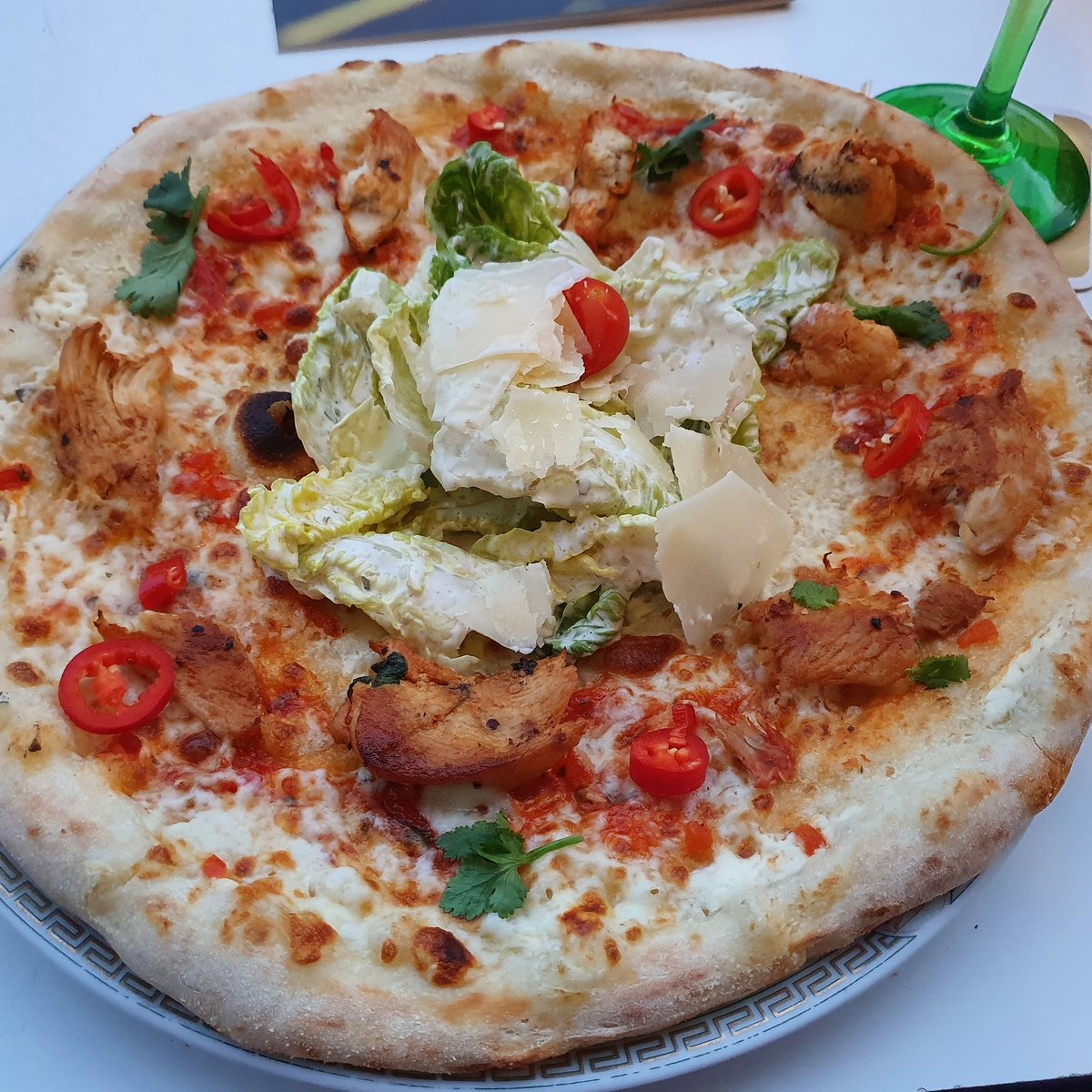 Sol4r1s's tweet photo. Well, did you guys ever had a pizza with a hole in the middle for salad? It's called #pizzaforo and you can order it in #koblenz ;)
No need to mention it, but it was delicious π https://t.co/EEXp3aabOZ