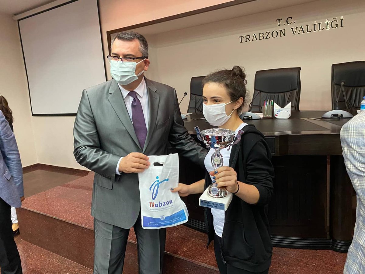 21. GençBizz Lise Girişimcilik Programı’mızda Türkiye 3.’sü olan <a href="/ShimayenC/">Shimayen Company</a> ekibimize ödüllerini sunmak için Trabzon’daydık.