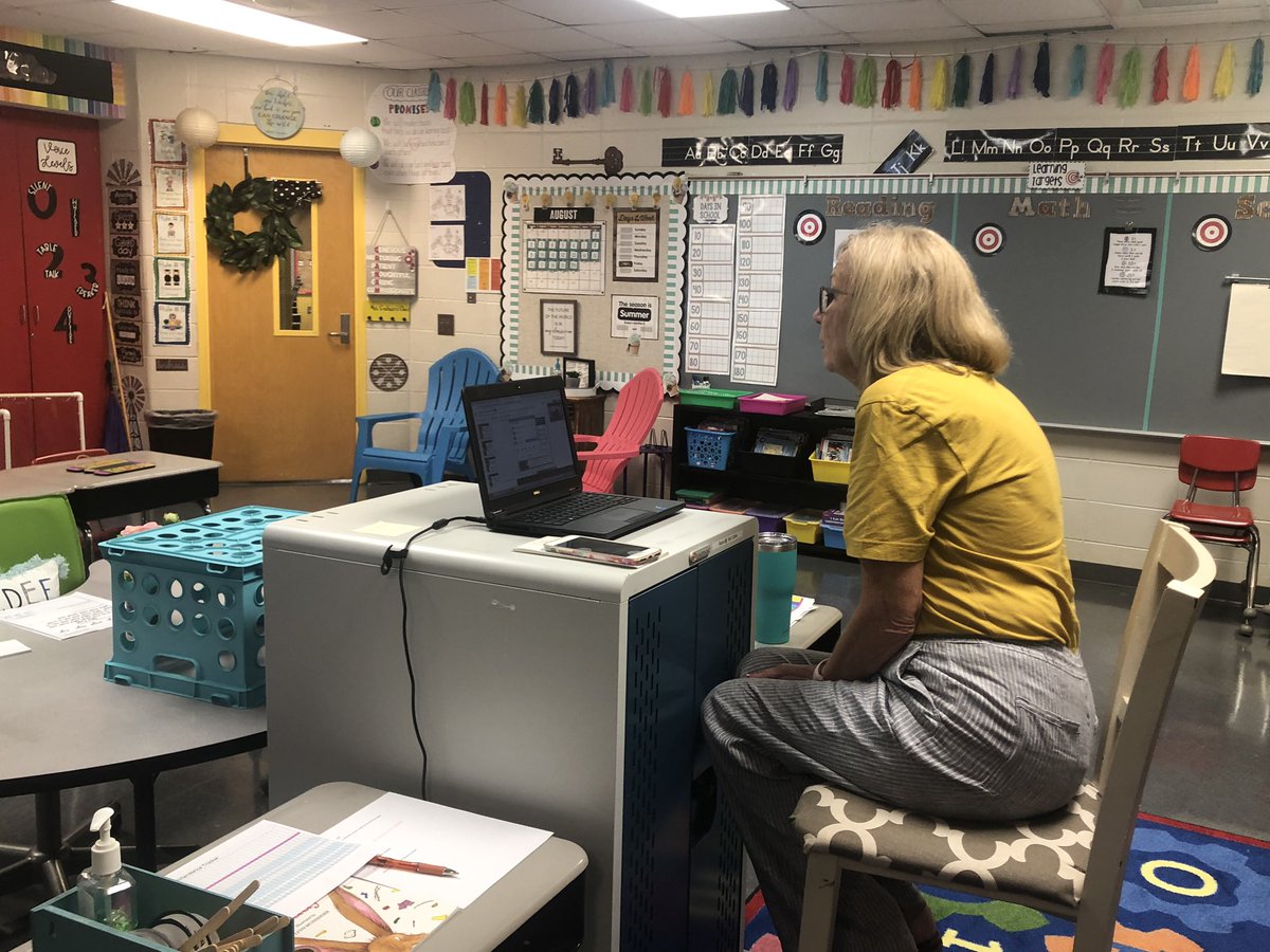 KBensonLES's tweet photo. What a joy to see @CynthiaKGraham1 connect with her students virtually after 36 years of teaching! The students were so excited to hear their names and start working! @TCBOE_LES https://t.co/rmJygxZi2q