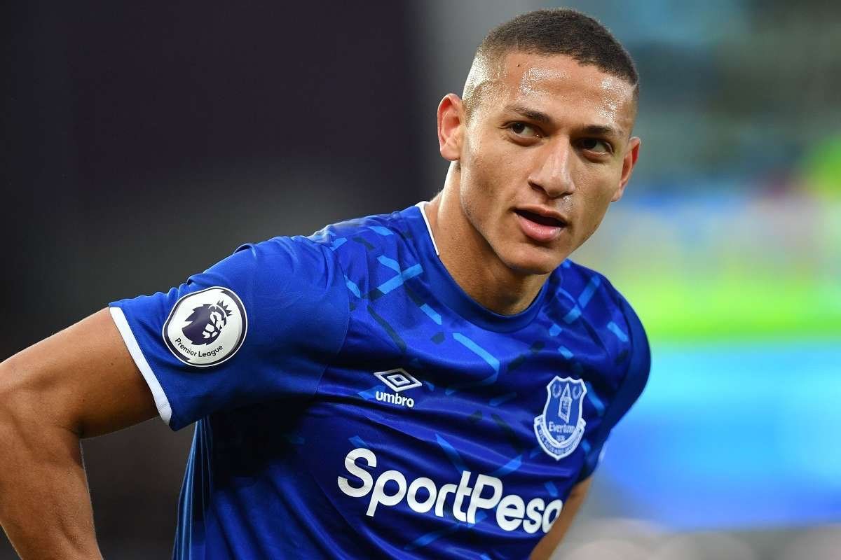 2- Richarlison 23 year old Brazilian at Everton. Mainly played on the right in a 4-2-3-1 or as left striker in a 4-4-2 this season. A very versatile attacker, has played at RW and LW, but imo where he plays his best football is at ST.