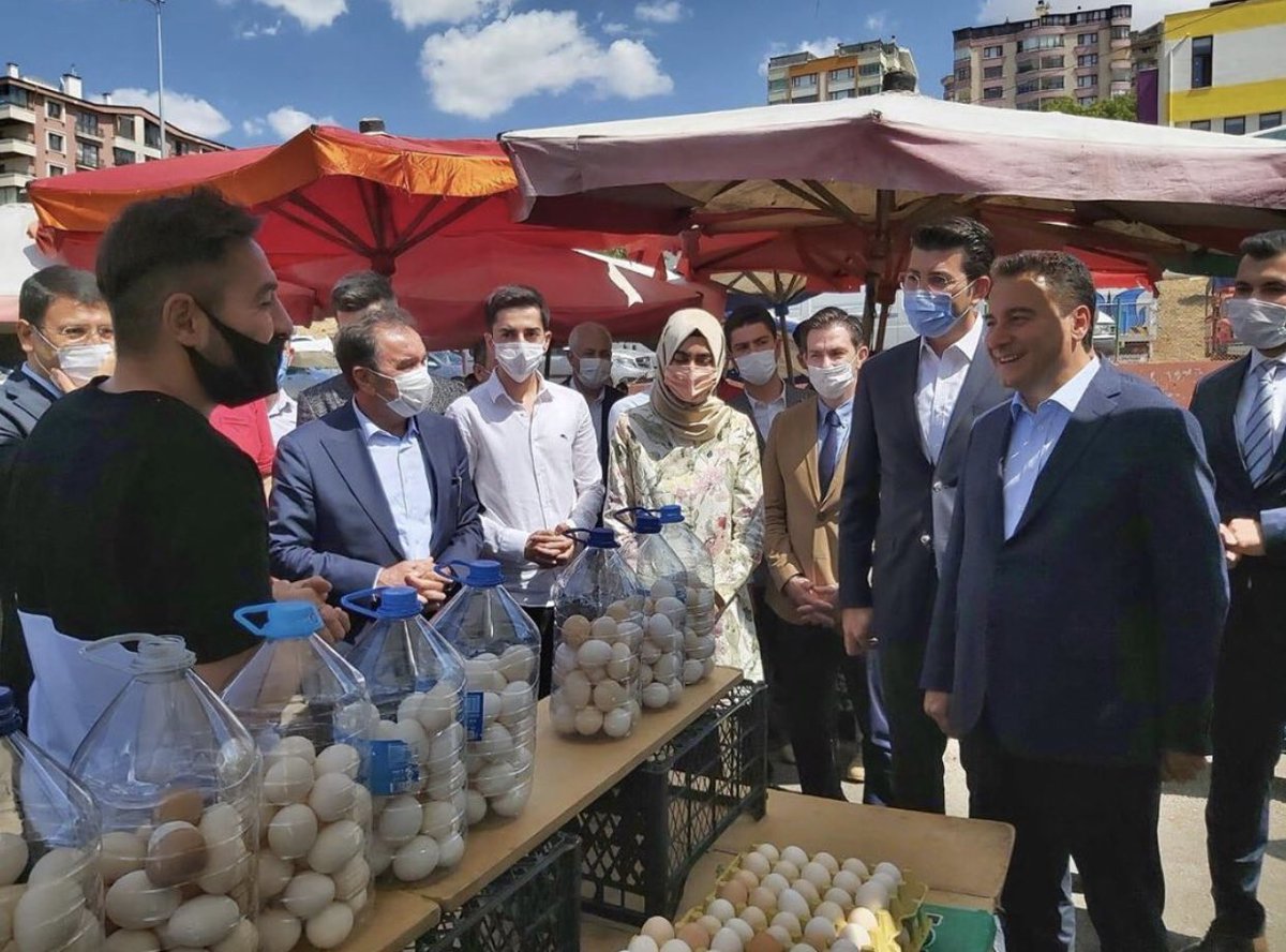 Ali Babacan sahaya indi!

Deva Partisi Genel Başkanı #AliBabacan, #Cuma Namazı sonrası Dikmen'de  pazarcı esnafını ziyaret etti. 
<a href="/alibabacan/">Ali Babacan</a> <a href="/devapartisi/">DEVA Partisi</a>