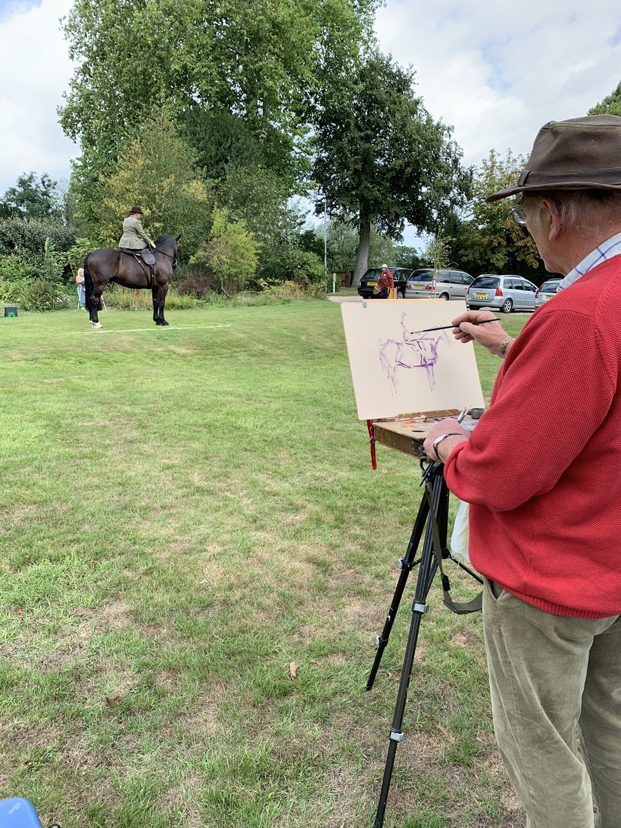 A bright and blustery start to our second day of painting side saddle elegance. Today Louise is looking beautiful in a tweed habit and we have the very handsome Clancy posing for us. #munnings #alfredmunnings #sidesaddle #pleinairpainting #sportingart