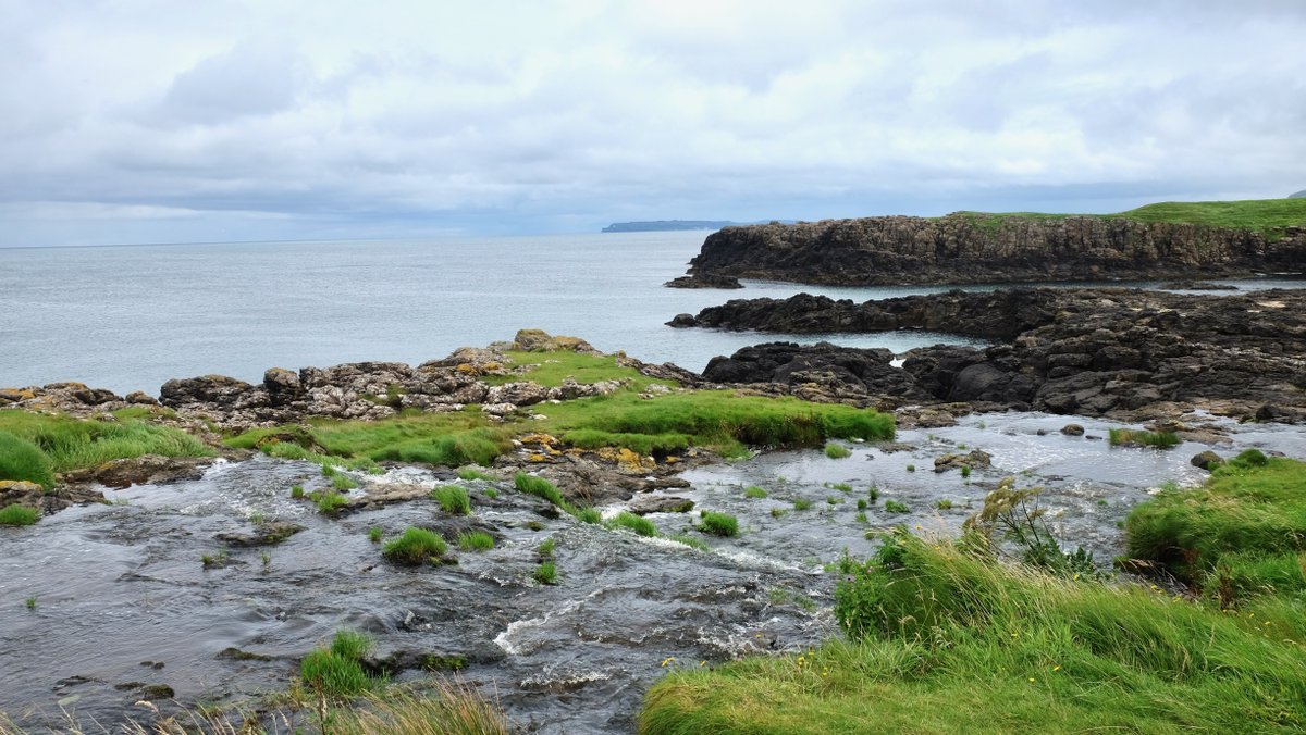 ☀️💦🌈Staycationing on the North Coast this week. Dunseverick, Ballintoy, Portstewart &amp; Downhill today. Embraced a Giant Spirit. <a href="/WeatherCee/">Cecilia Daly</a> <a href="/newslineweather/">IrishWankers</a> <a href="/barrabest/">Barra Best</a> <a href="/DiscoverNI/">Northern Ireland</a> <a href="/angie_weather/">angie phillips</a>