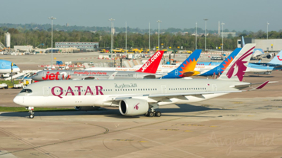 AvgeekMel's tweet photo. A @qatarairways @AirbusintheUK A350-941 A7-ALW taxiing past some colourful tails at @manairport back in 2018 #aviation #throwbackspotting #v1images #theworldwillflyagain #aeroplane https://t.co/oBJGovgDe0