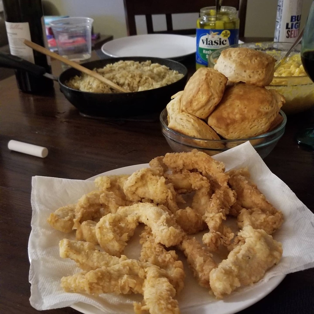 RandomTroy's tweet photo. Life is fried chicken. Thanks @mike83marquez for the delish food. https://t.co/EahZ36ji6h https://t.co/9e5Q6fd4We