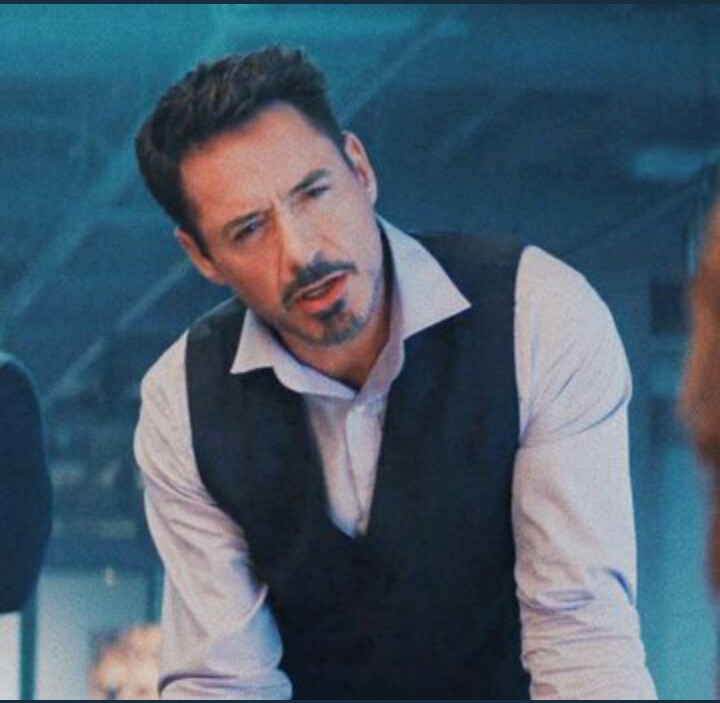 rdj_love3000's tweet photo. Tony Stark nós tts do nada e vamos de analtecer a beleza do patrão https://t.co/tvWLzDfpTF