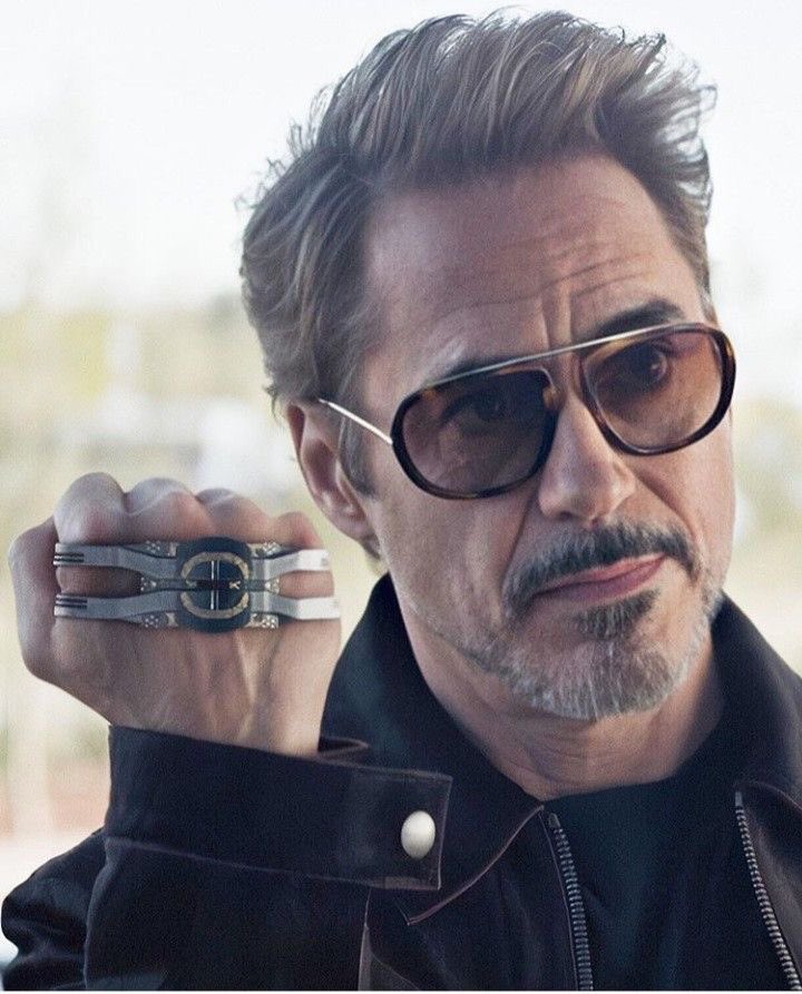 rdj_love3000's tweet photo. Tony Stark nós tts do nada e vamos de analtecer a beleza do patrão https://t.co/tvWLzDfpTF