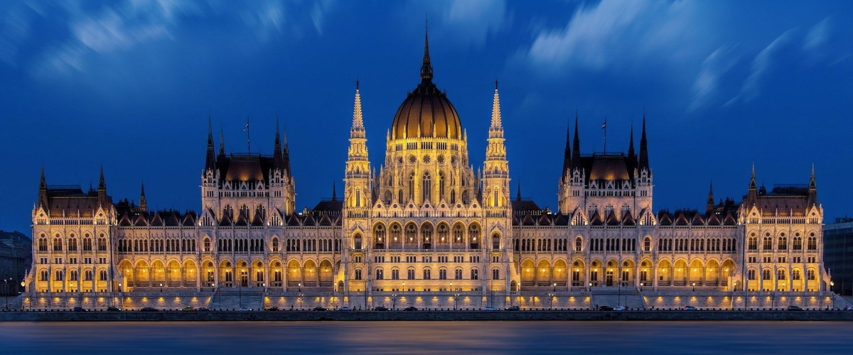 It's #HungaryNationalDay 🇭🇺 Visitors to Hungary will enjoy the ability to experience a vivid culture that showcases its worthiness as one of the top 15 global destinations! 

Wishing #Hungary, peace &amp; progress❤️

compareflights.online/en/destination…

#CompareFlights #CompareFlightsToBudapest