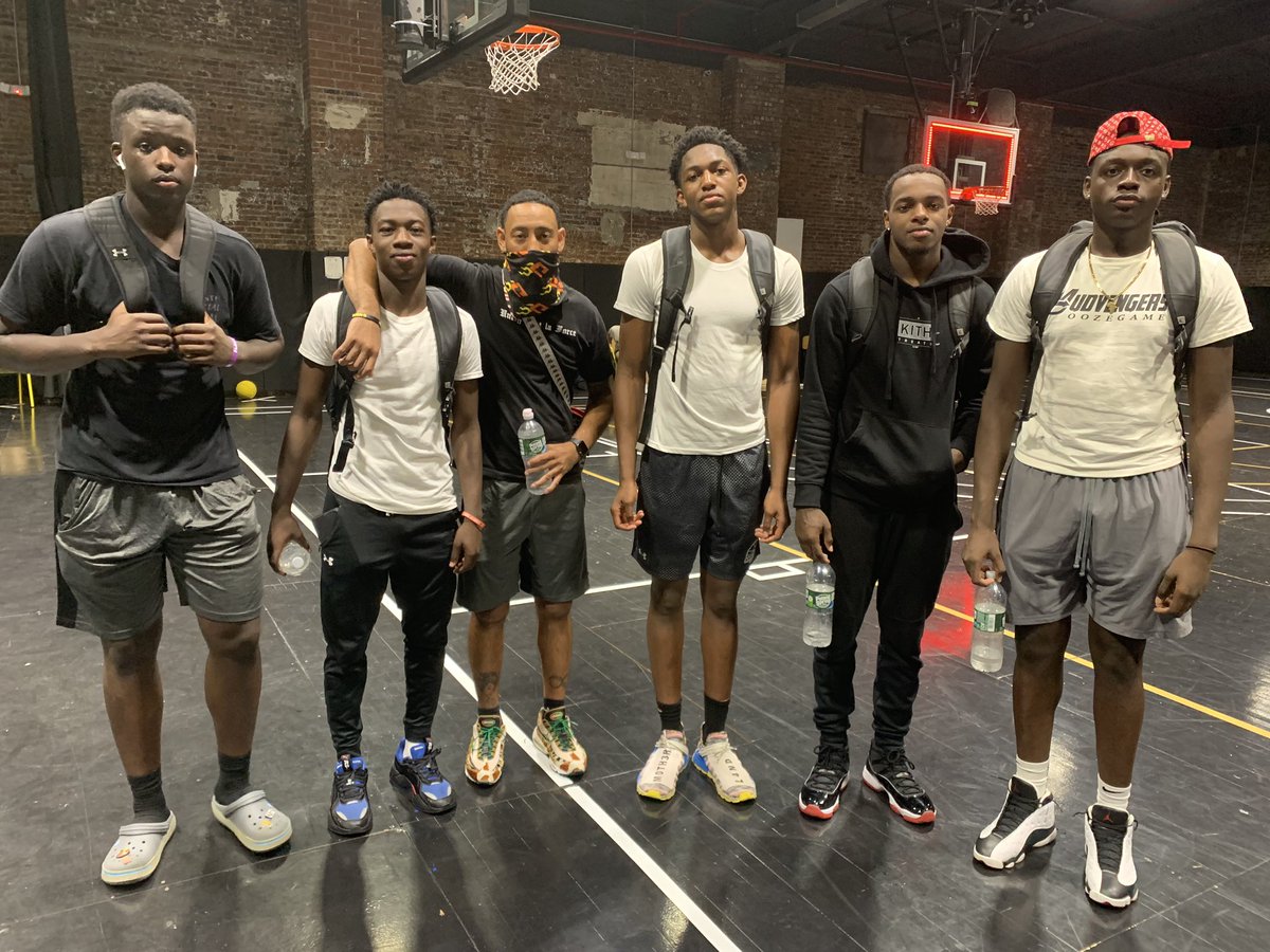 NYCITYFINEST's tweet photo. The future💫 (Left 2 Right)
W @AguibouB12 ‘21 (‘22 Option)
PG @AmadouDiallo_1 ‘21 (‘22 Opt)
W @MoDioubate ‘22 (‘23 Option)
SG @TyshwanT ‘21 (‘22 Option)
Wing @rif_smoove ‘21
Along with NYC Finest alumni &amp; @RiderMBB alumni  @KingCraw12🤟🏽 https://t.co/nxqVIOKvEP