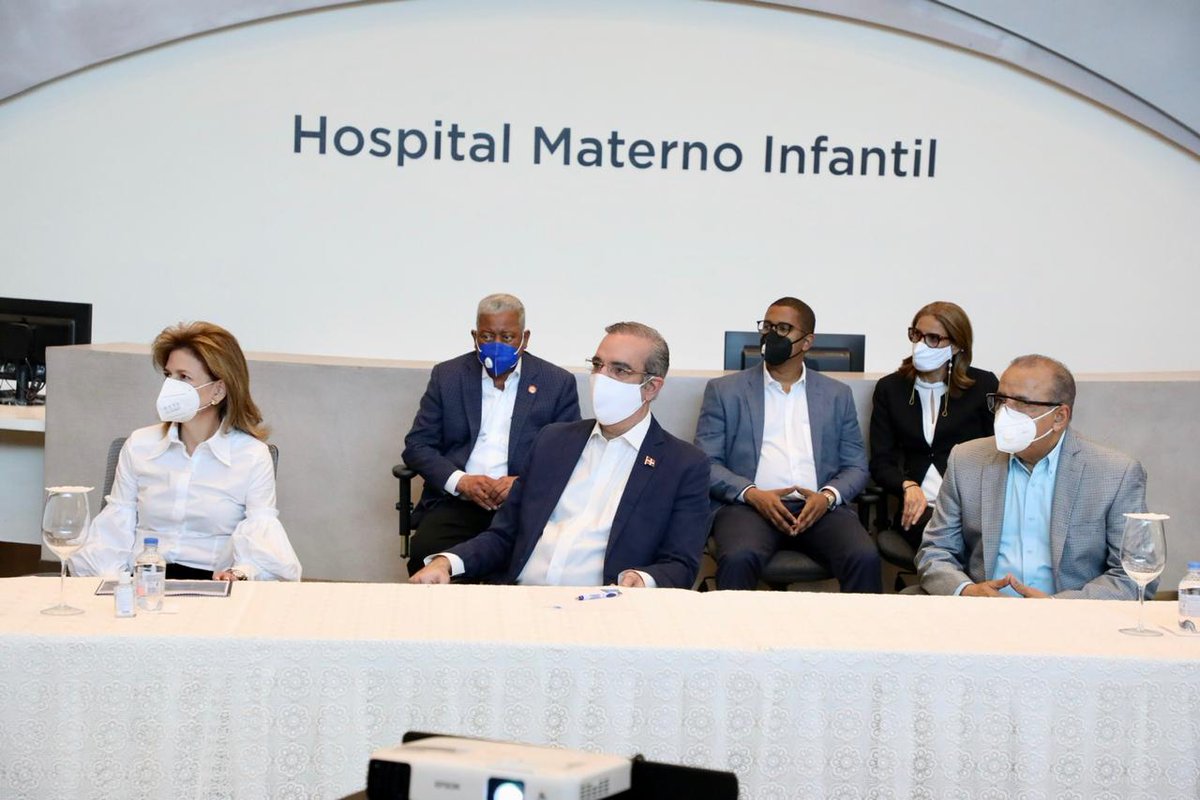 Comunicaciondo's tweet photo. Jorge López, director del proyecto, informó durante la presentación que el nivel 6 del bloque B1 del Hospital Materno Infantil será entregado el 30 de agosto, junto al edificio de consulta. https://t.co/jICf4w9Qqf