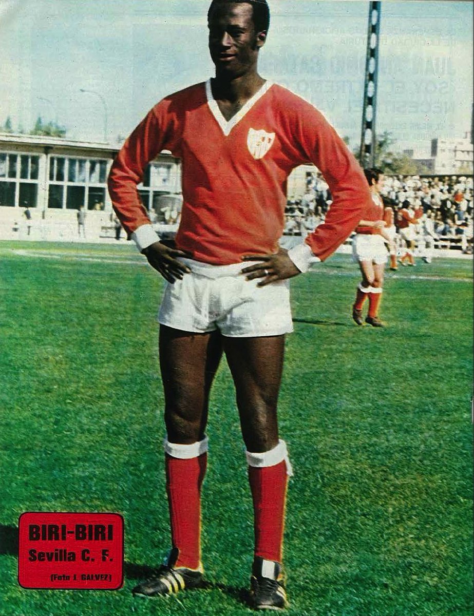 Doentes por Futebol - Alhaji Momodo Njie, popularmente conhecido como Biri  Biri, foi o primeiro jogador negro a vestir a camisa do Sevilla, entre 1973  e 1978, jogando 99 partidas e marcando