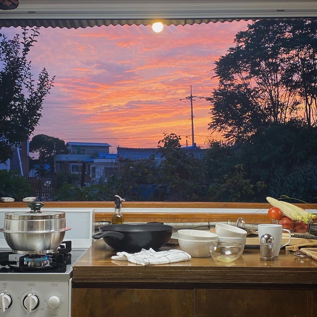 gangschiele_'s tweet photo. มุมวิวห้องครัวในรายการ Our little summer vacation ชอบมาก https://t.co/hweMWjkx5G