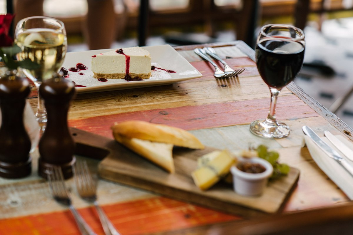 Rustiqueyork's tweet image. Cheese Cake or Cheese Board?
.
Both?
.
We have a few tables available this weekend, give us a call to book and cure those grey-day blues!
.
#Rustique #EatYork #York #FrenchRestaurant #YorkFood #Dessert #CheeseBoard #CheeseCake