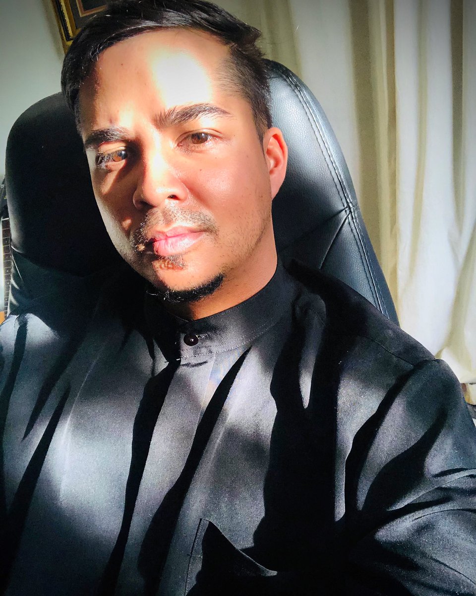 Every once in a while my face cooperates with me and a rare instance of me catching “Golden Hour” ✨