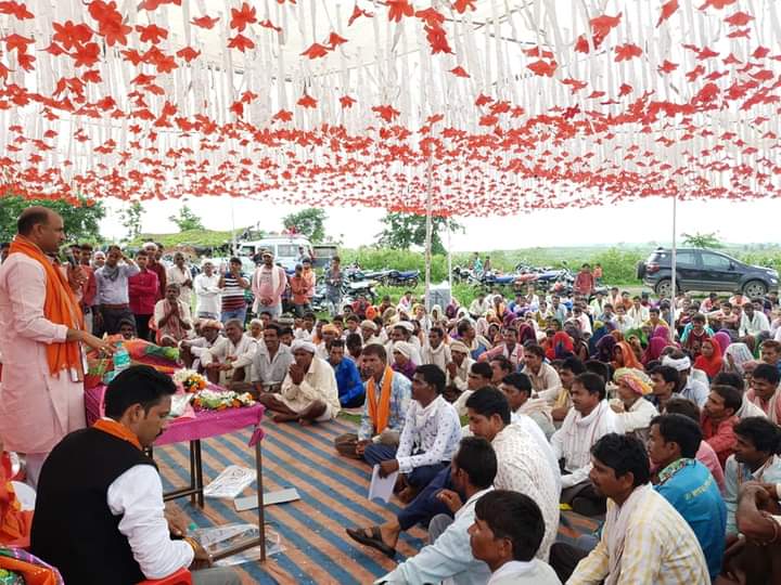 Bjp4Pratapgarh (@bpratapgarh) on Twitter photo #सांसद_आपके_द्वार के अंतर्गत आज <a href="/cpjoshiBJP/">C. P. Joshi</a> सालमगढ़ मंडल की ग्रा.प. लिलिया में जनसम्पर्क किया साथ में जिलाध्यक्ष श्री गोपाल जी कुमावत, पूर्व जिलामहामंत्री श्री हेमंत जी मीणा, महामंत्री श्री प्रदीप जी उपाध्याय, श्री नारायणलाल जी निनामा, पार्टीपदाधिकारी स्थानीयजन... #सांसद_आपके_द्वार के अंतर्गत आज <a href="/cpjoshiBJP/">C. P. Joshi</a> सालमगढ़ मंडल की ग्रा.प. लिलिया में जनसम्पर्क किया साथ में जिलाध्यक्ष श्री गोपाल जी कुमावत, पूर्व जिलामहामंत्री श्री हेमंत जी मीणा, महामंत्री श्री प्रदीप जी उपाध्याय, श्री नारायणलाल जी निनामा, पार्टीपदाधिकारी स्थानीयजन...